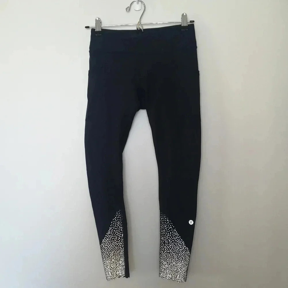 Lululemon Tight Stuff Tights II Leggings 25" in Navy with Silver Scallop Hem 4